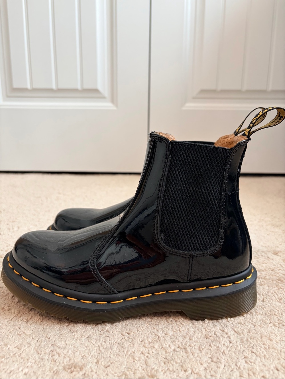 Dr. Martens 2976 NWOB Black Patent Leather Chelsea Boots Women's Size 6